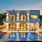 Trevilat Villa - 4 Bedrooms With Private Pool, By Zantewize