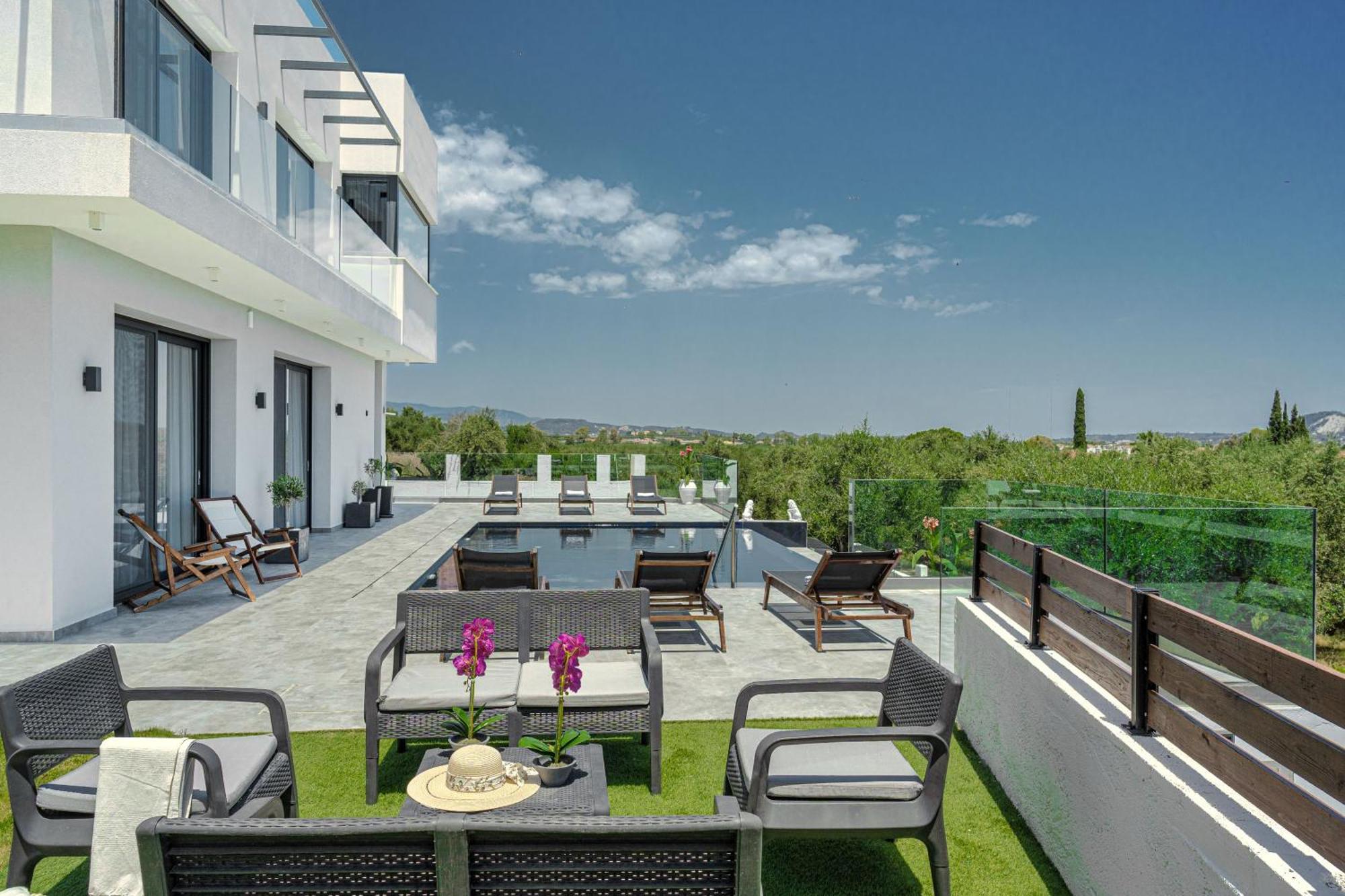 Trevilat - 4 Bedrooms With Private Pool, By Zantewize