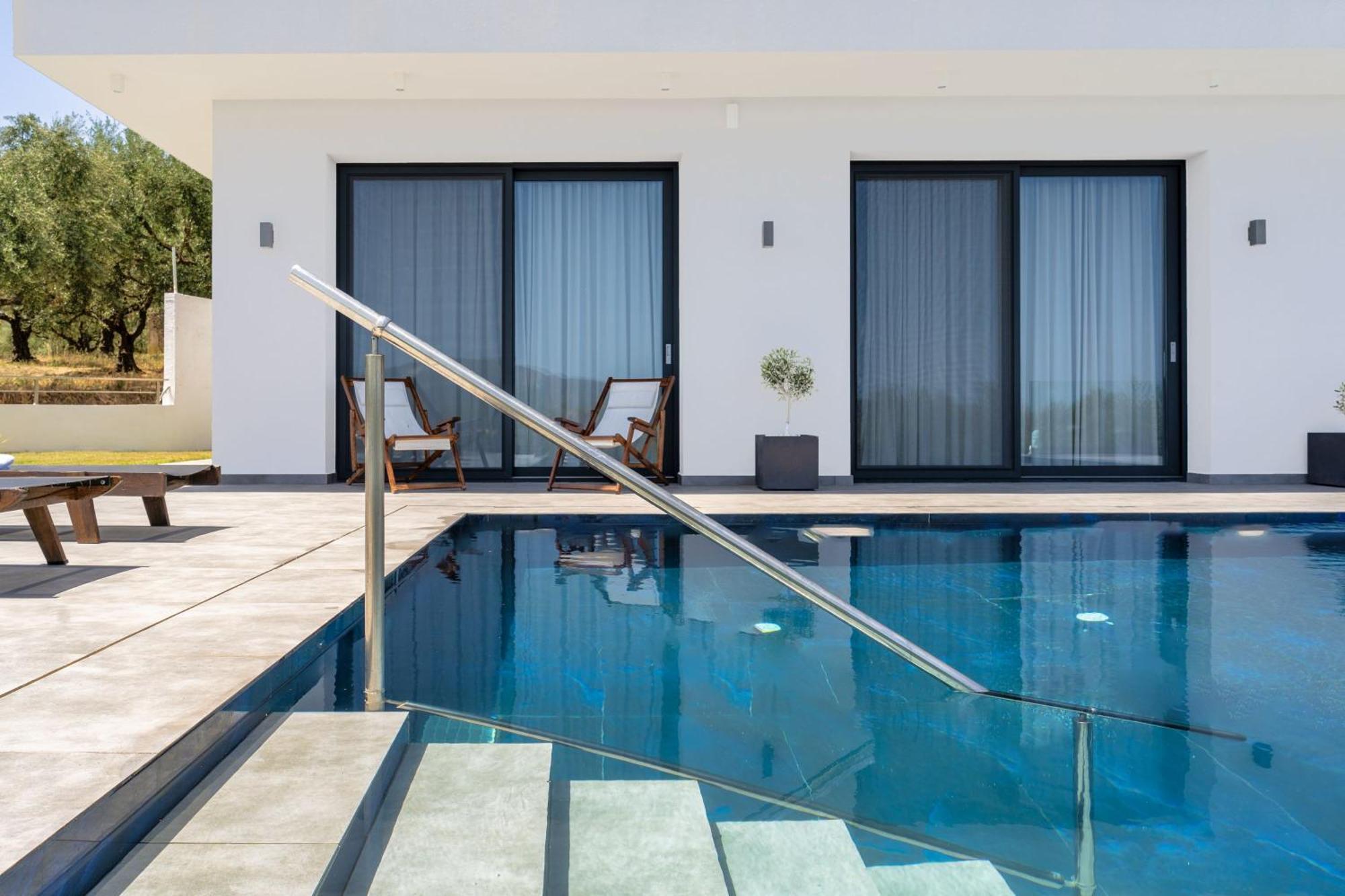 Trevilat - 4 Bedrooms With Private Pool, By Zantewize